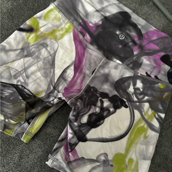 Lulu 🩷 Shorts SIZE 6 - Picture 3 of 3